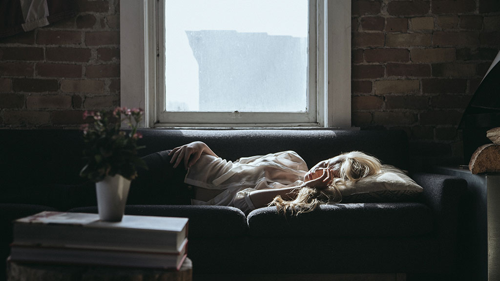 How to Sleep with a Noisy Bedroom Fan Is it bad to sleep with fan?